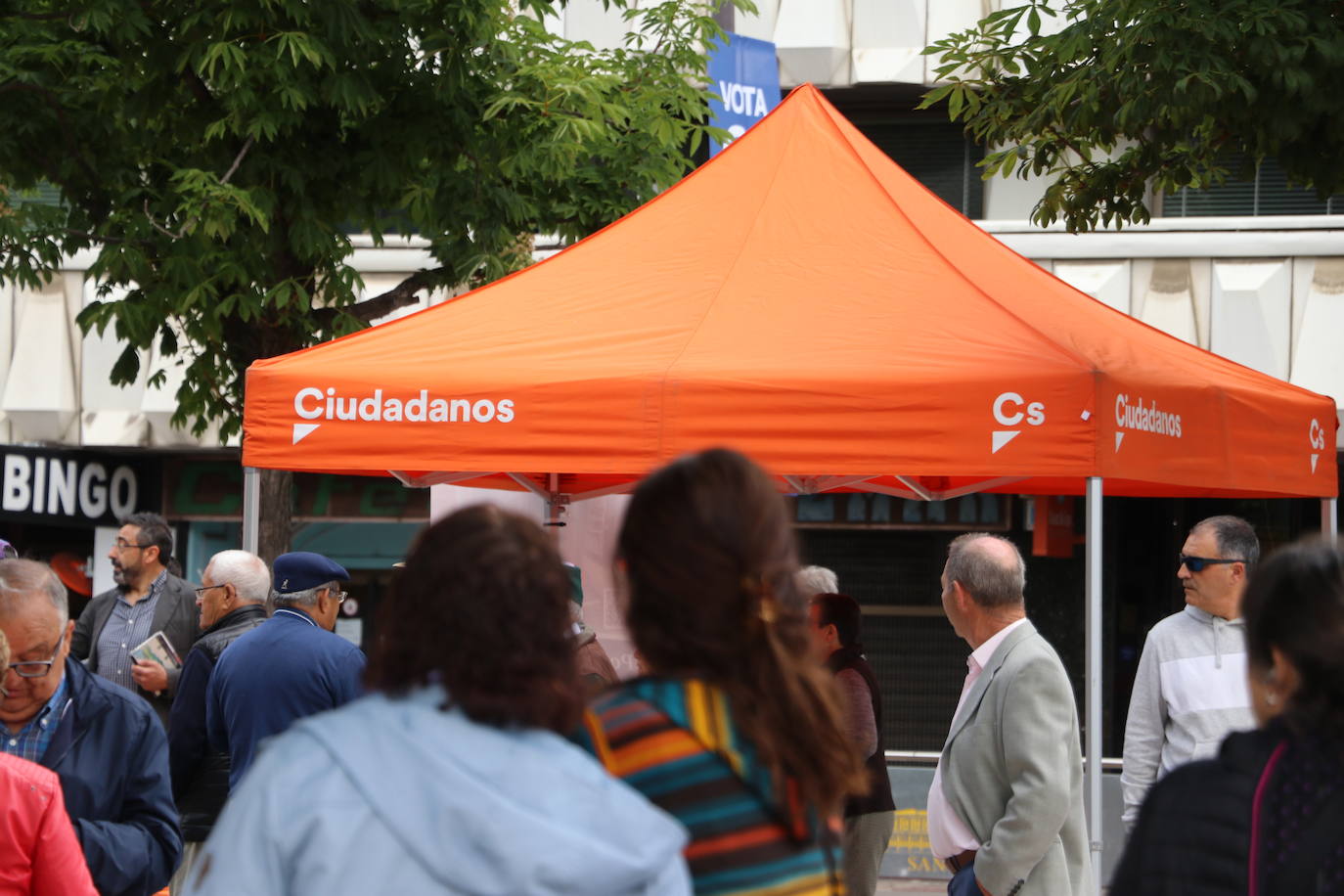 La campaña electoral llega al rastro