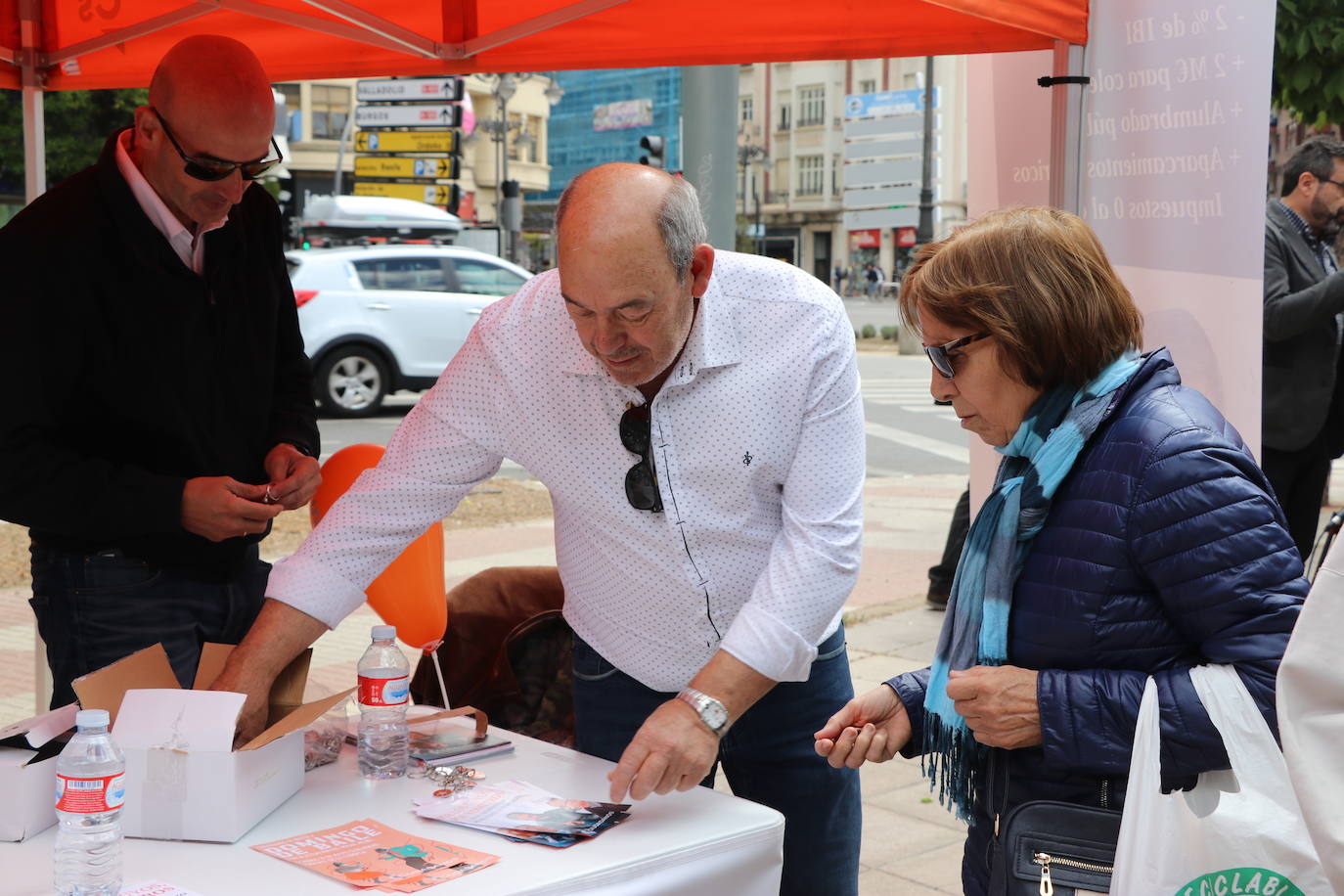 La campaña electoral llega al rastro