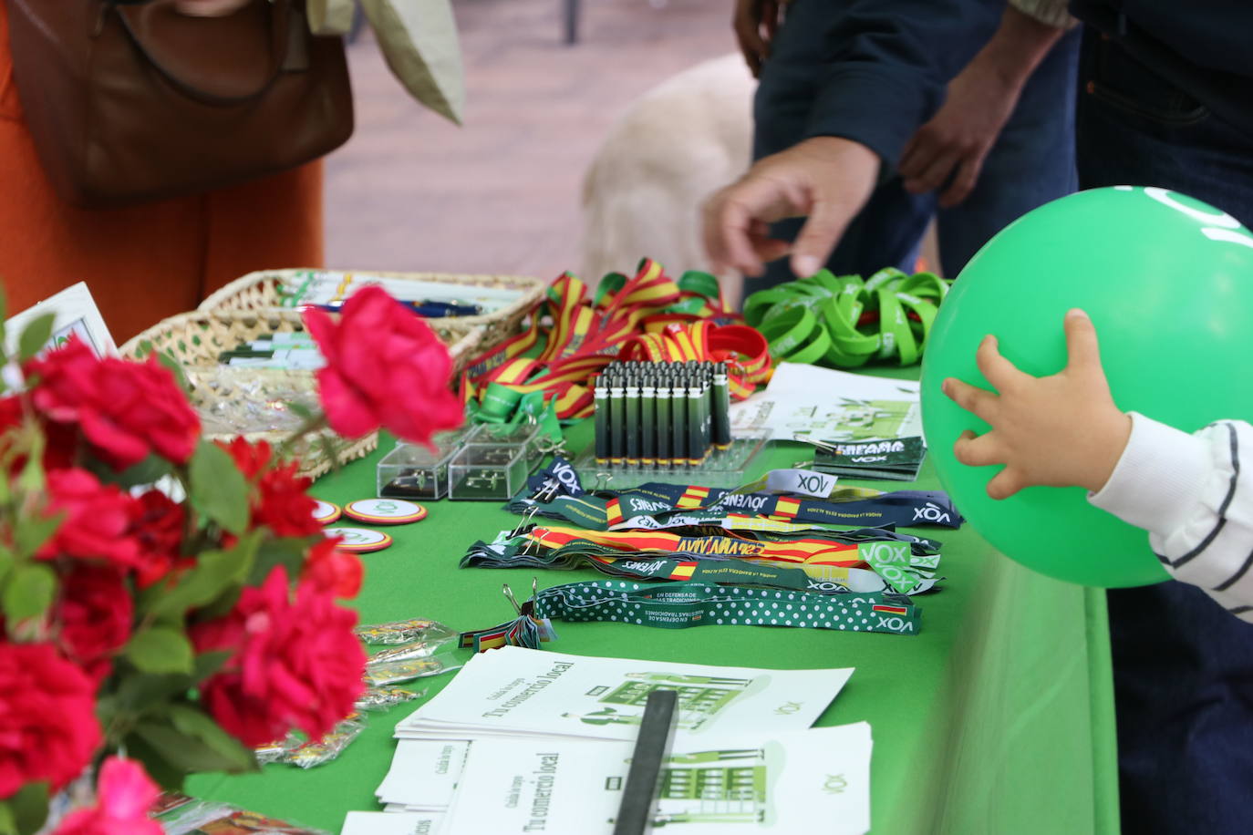 La campaña electoral llega al rastro