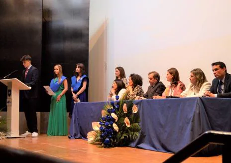 Imagen secundaria 1 - La promoción 2022-2023 se gradúa en Bachillerato en el Colegio Virgen Blanca- Fundación Educere