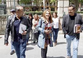 La delegación sindical, momentos antes de sentarse a la mesa de negociación.