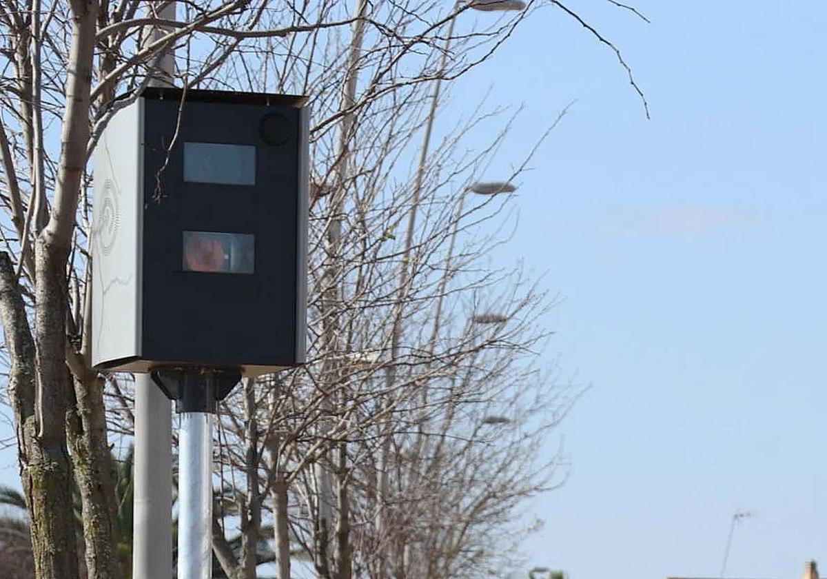 El nuevo radar controla la velocidad en ambos sentidos con una limitación de 30 kilómetros / hora para los vehículos.