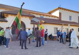 Como cada año los vecinos de Villar de Mazarife honran a San Isidro.