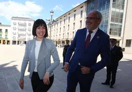 La ministra de Ciencia e Innovación, Diana Morant, junto al alcalde de Ponferrada, Olegario Ramón.