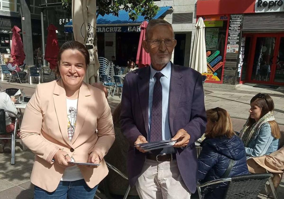 María Arias y Tarsicio Carballo reparten programas del PRB.