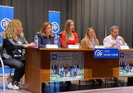 Reunión entre alcaldesas y cargos del PP para dar potencia a esta campaña.