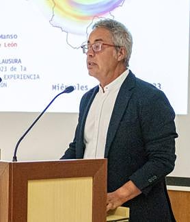 Imagen secundaria 2 - Graduados 18 alumnos en la sede de Ponferrada de la Universidad de la Experiencia de la ULE
