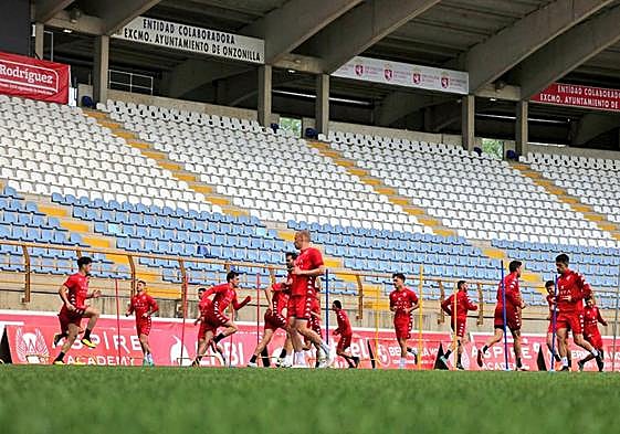 El equipo leonés busca cerrar la permanencia en Salamanca.