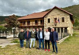 Javier Alfonso Cendón con la candidatura del PSOE en Boca de Huérgano.