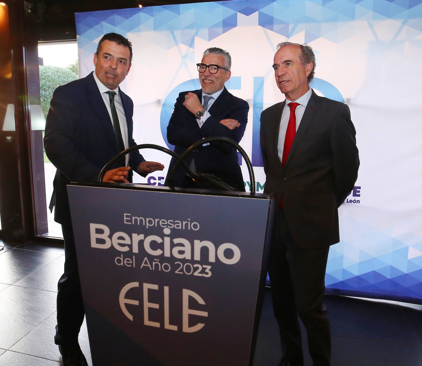 Fele entrega el premio al Empresario Berciano del Año