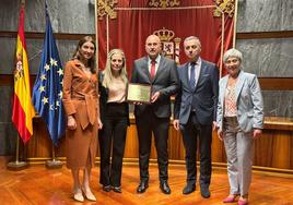 Soltra recoge de manos de la Ministra el premio entregado por el CGPJ.