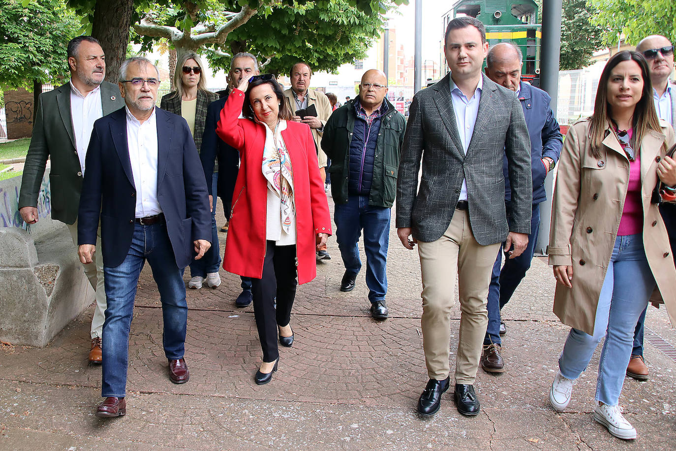 La ministra de Defensa participa en la presentación de las candidaturas del PSOE en La Bañeza