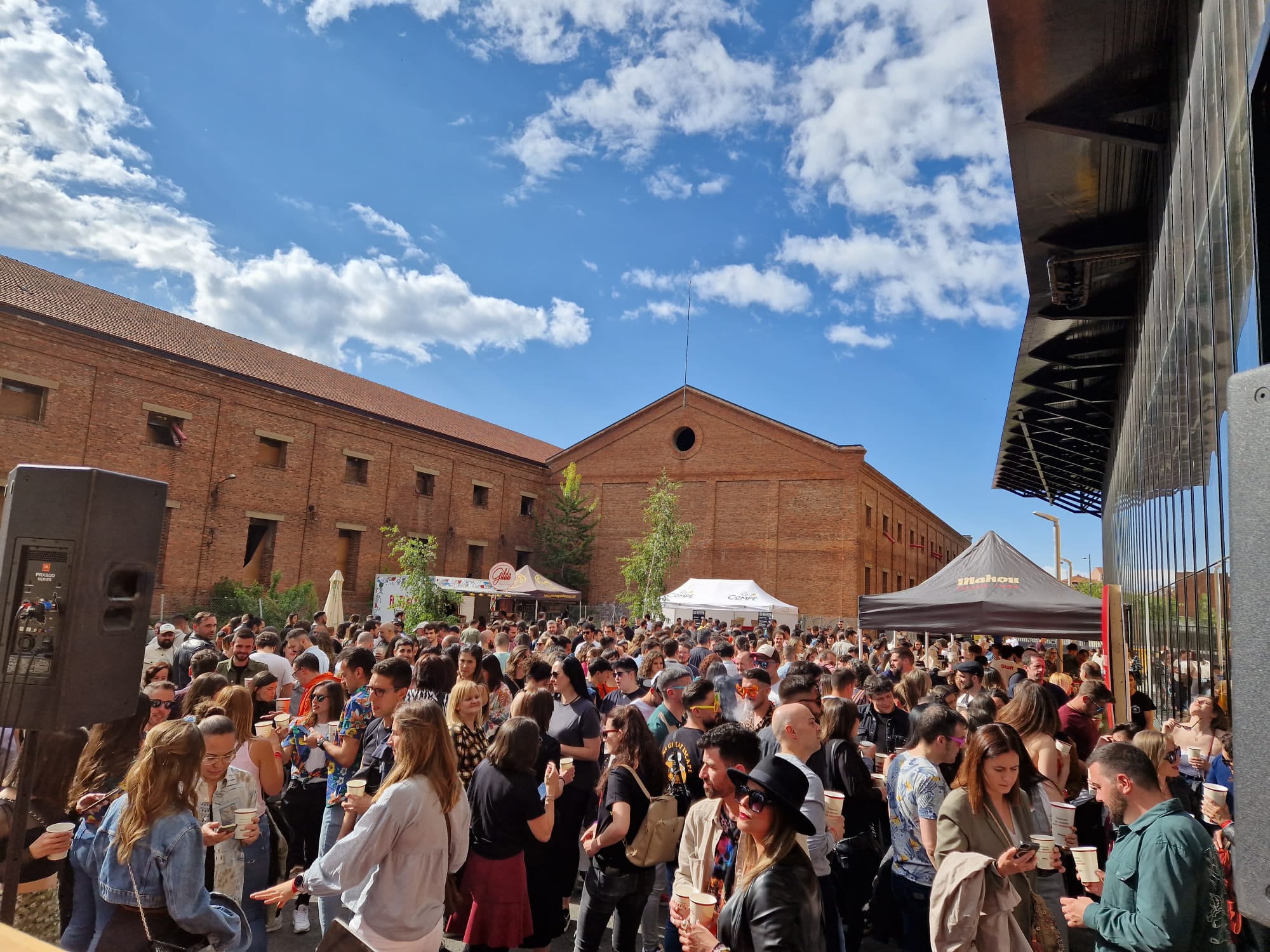 León baila al ritmo del Vibra Mahou
