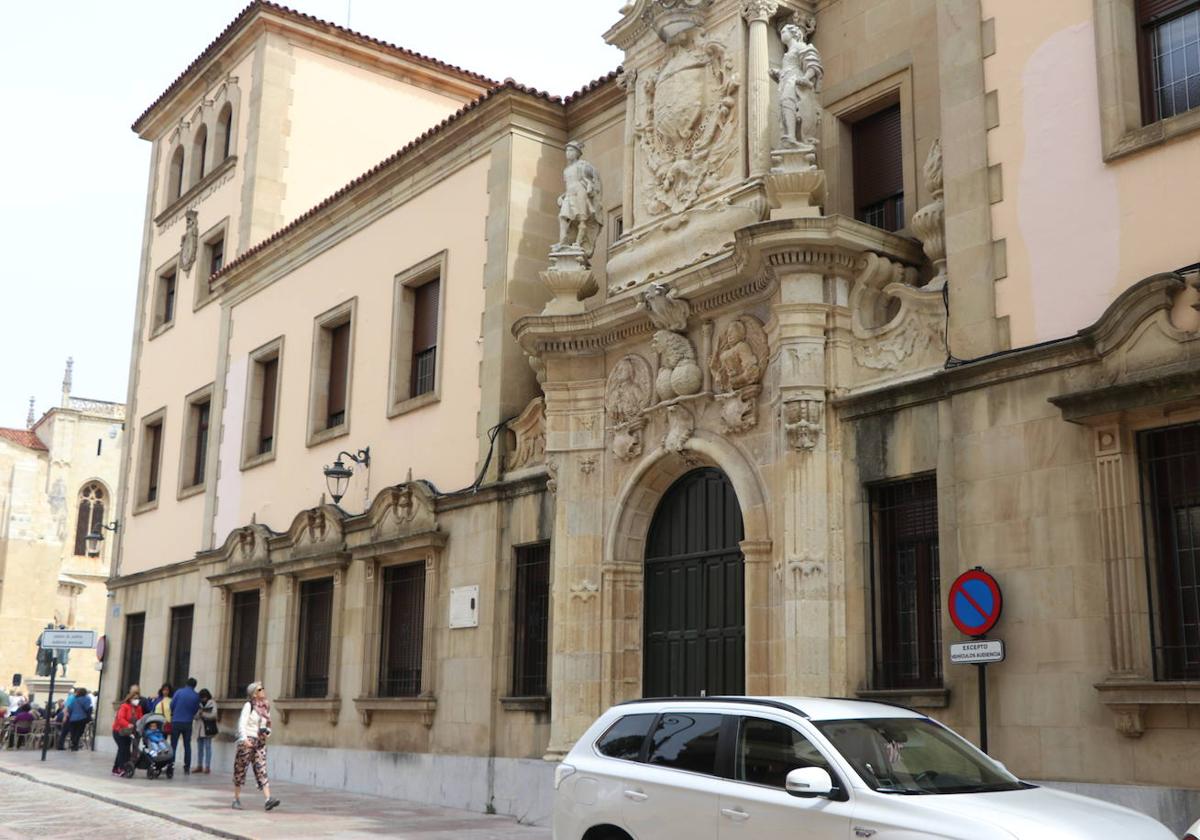 Fachada principal de la Audiencia Provincial de León