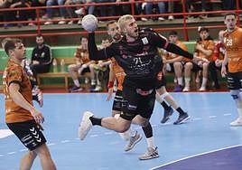 Tiago Sousa, en un lance del partido.