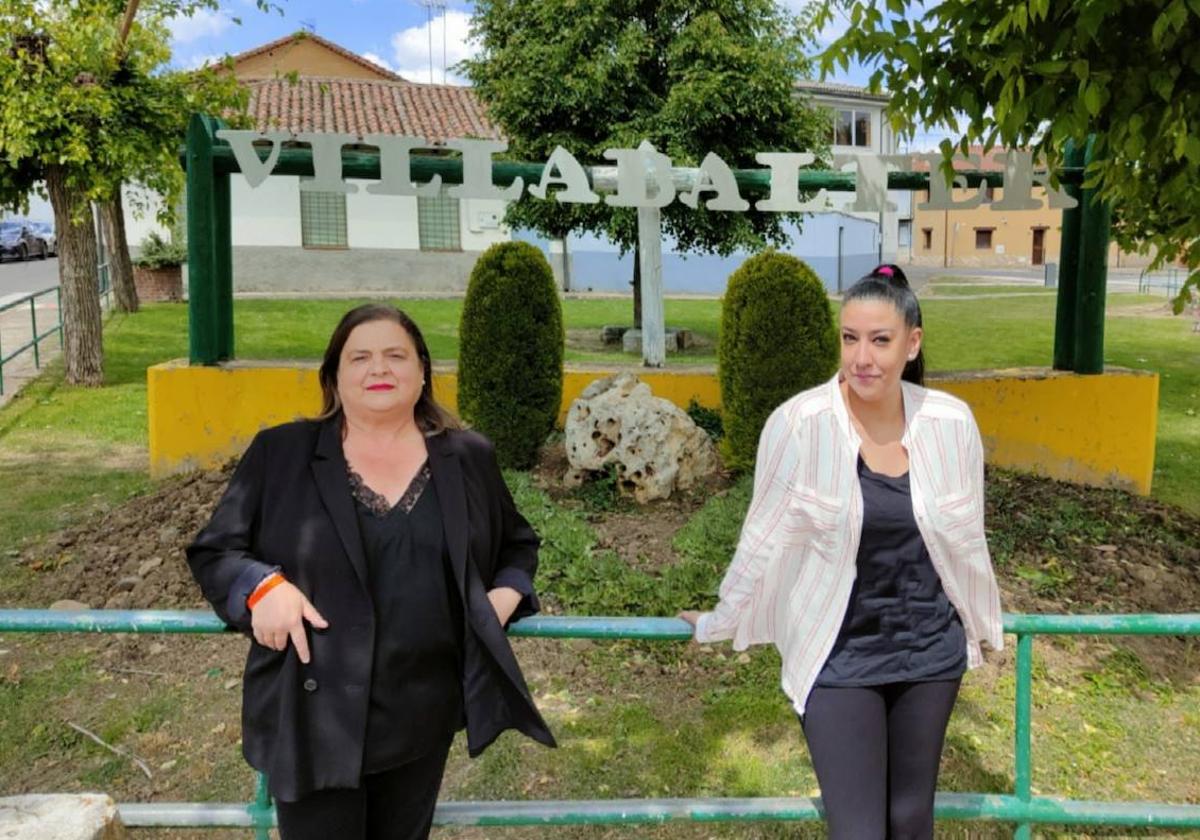 Nela García Juárez, candidata a la alcaldía de la pedanía, y la número 2 de la candidatura Laura Díaz del Barrio.