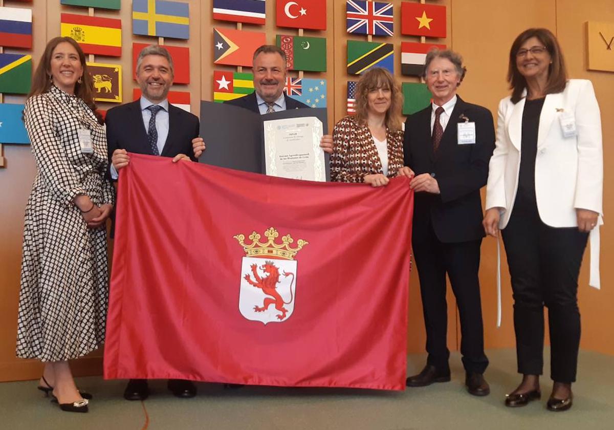 Morán recibe el Sipam: «Esta distinción pertenece a cada habitante de las Montañas de León»