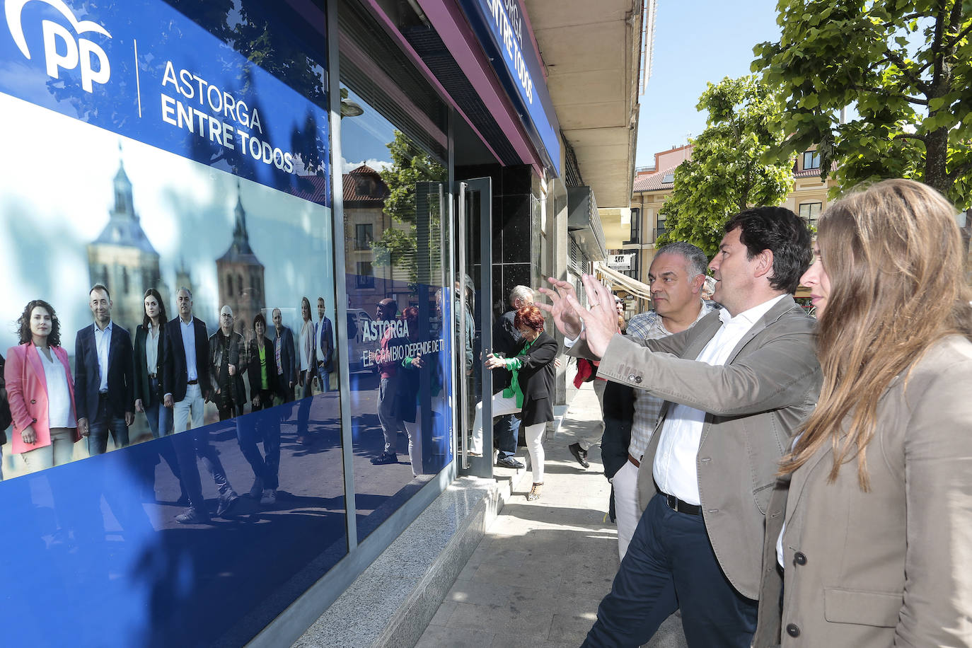 Visita del presidente del PP de Castilla y León a Astorga