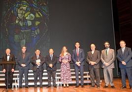 Foto de familia durante los actos conmemorativos de la Asociación de Antiguos Alumnos Agustinianos de León.