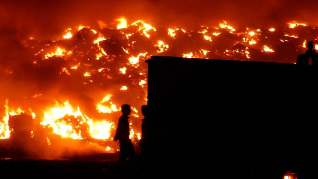 Imagen de la sede de RMD en la jornada del incendio declarado en sus instalaciones.