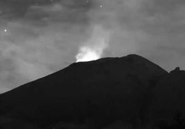 Continúa la intensa actividad en el volcán mexicano Popocatépetl.