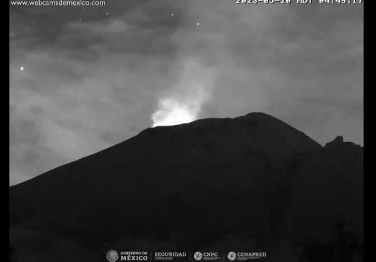 Continúa la intensa actividad en el volcán mexicano Popocatépetl.