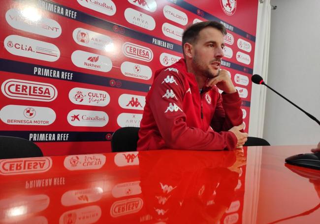 Julen Castañeda en rueda de prensa.