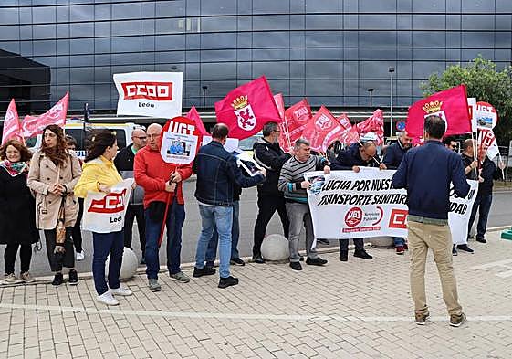 xigen que el contrato de transporte sanitario comience ya y no descartan la huelga indefinida ante un conflicto «enquistado»