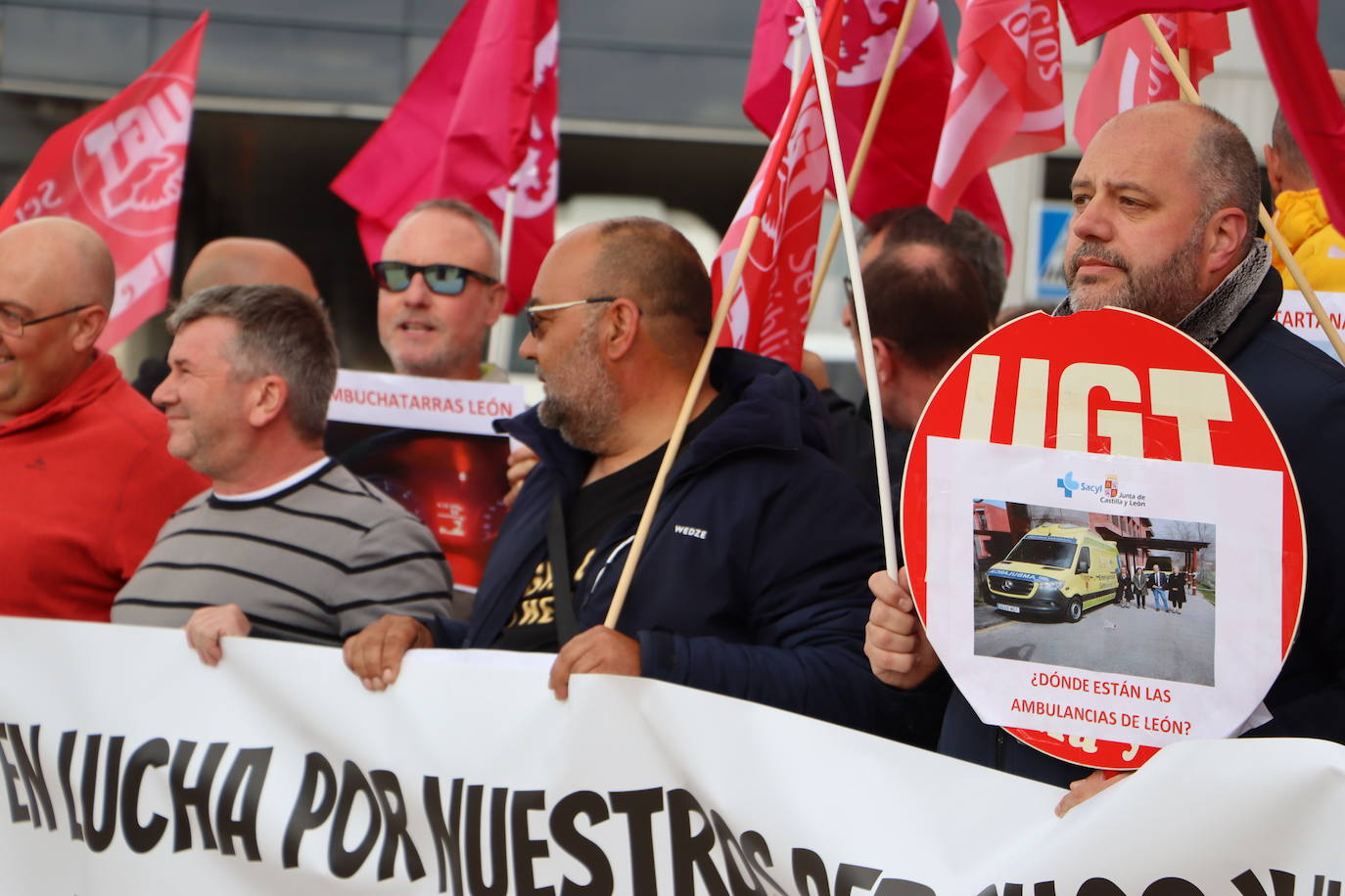 Los trabajadores del servicio de ambulancias de concentran