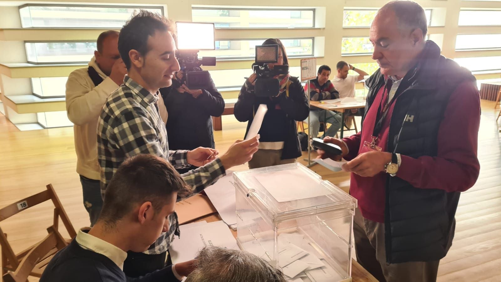 Sendino pide votar pensando en León