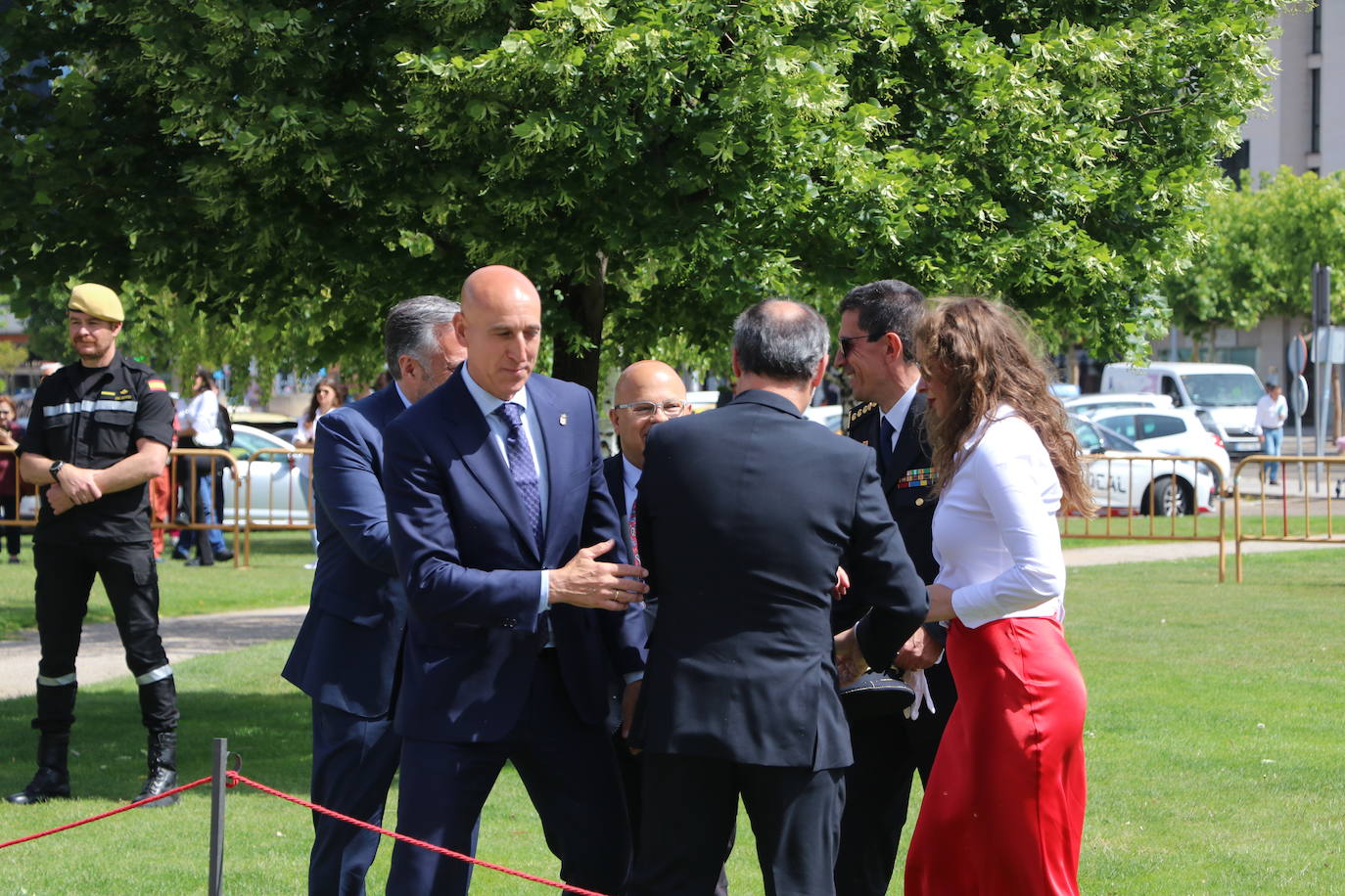 Izado de la bandera en León