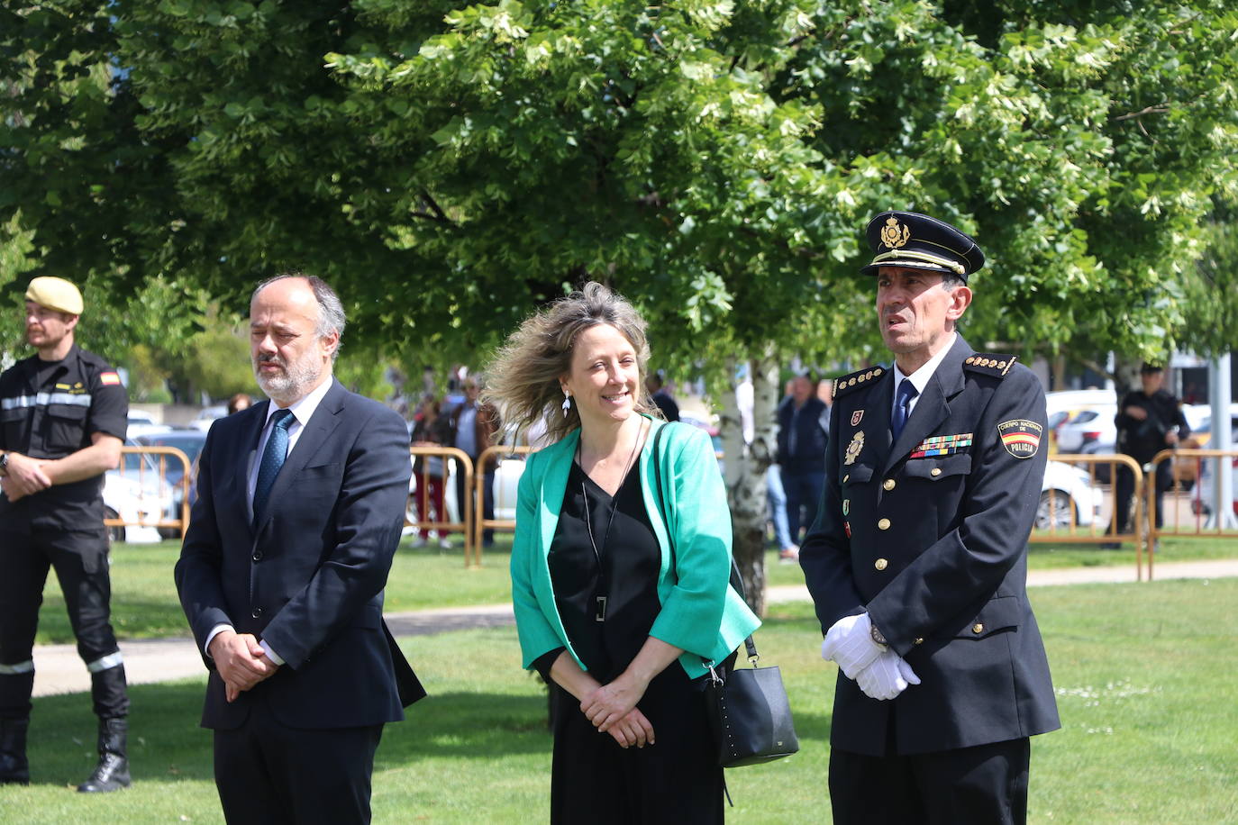 Izado de la bandera en León