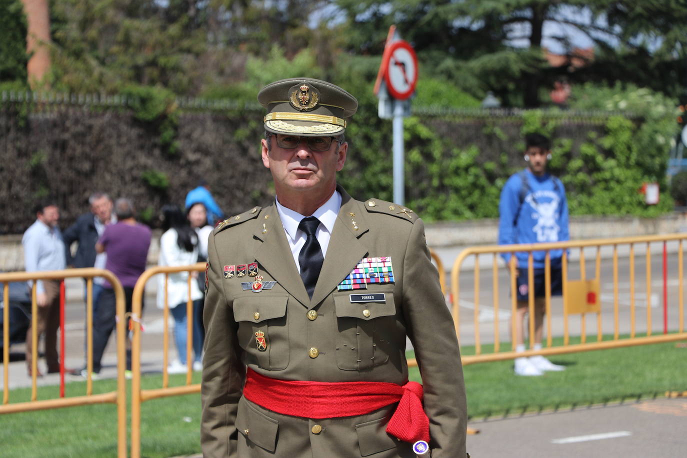 Izado de la bandera en León