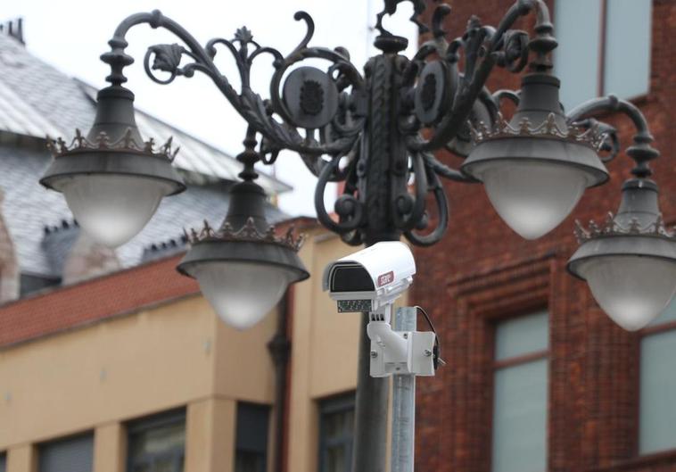 Una de las cámaras que se han instalado en el centro de la capital.