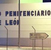 Dos funcionarios de prisiones de León pierden en extrañas circunstancias 8.000 euros de un preso de Villahierro