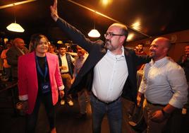 El candidato del PP a la Alcaldía de Ponferrada, Marco Morala, celebra los resultados de las elecciones del 28-M.