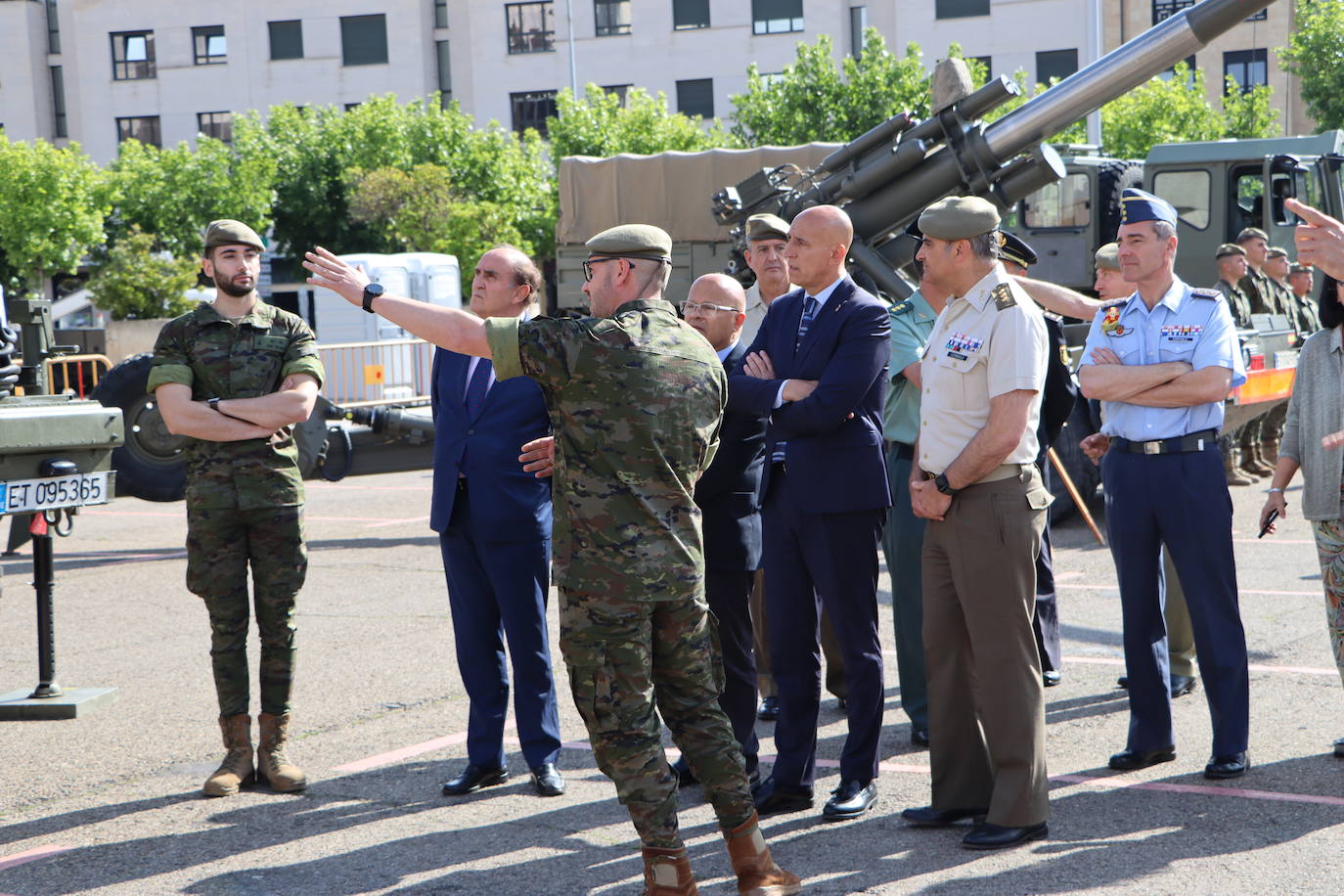 Exhibición de las Fuerzas Armadas en León