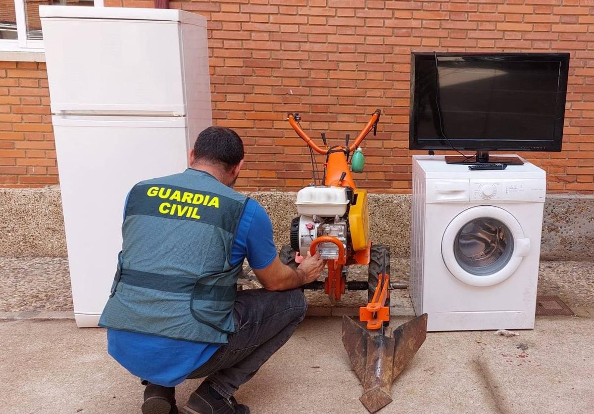 La Guardia Civil tuvo conocimiento del robo sufrido esta semana en el interior de un domicilio de Combarros, en el que fueron sustraídos varios electrodomésticos