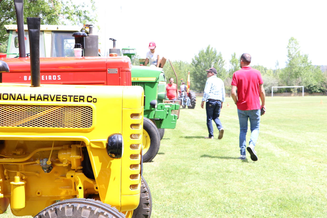 Concentración de tractores antiguos