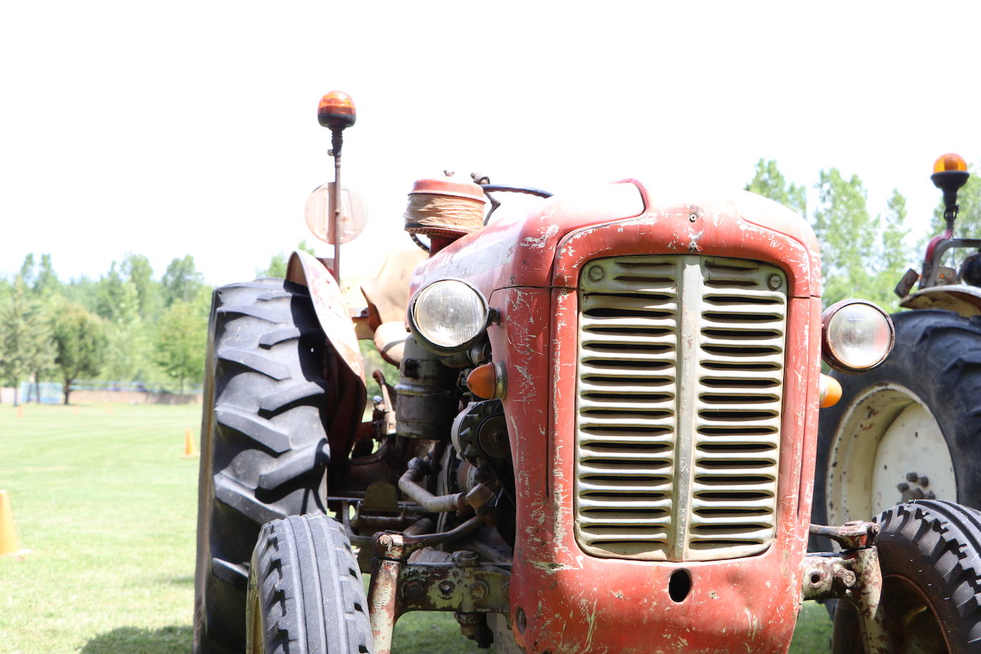 Concentración de tractores antiguos