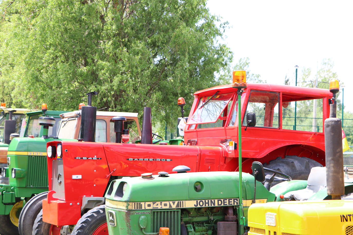 Concentración de tractores antiguos