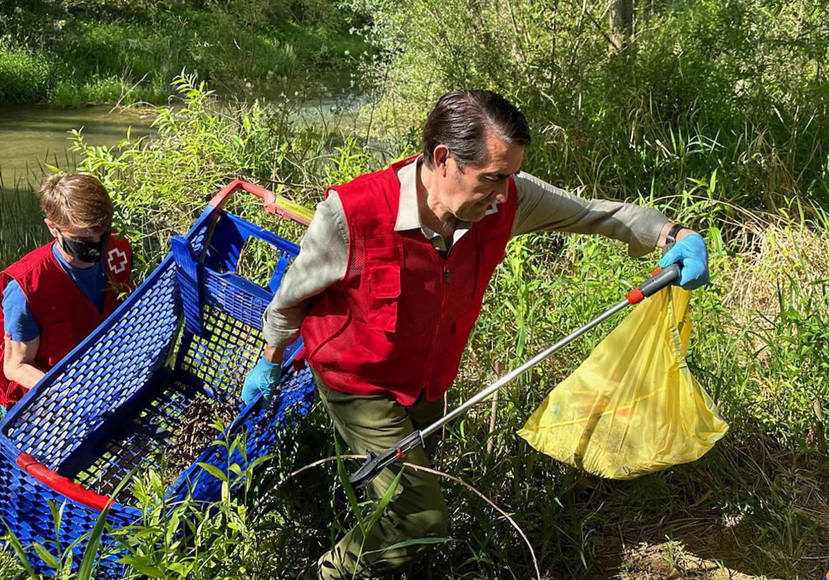 El consejero de Medio Ambiente participa en el proyecto Libera.