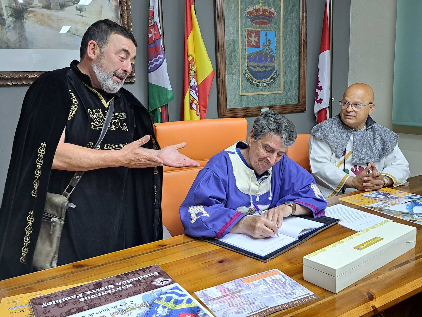 Acto de entrega del título de mantenedor de la Justas Medievales del Passo Honroso 2023.