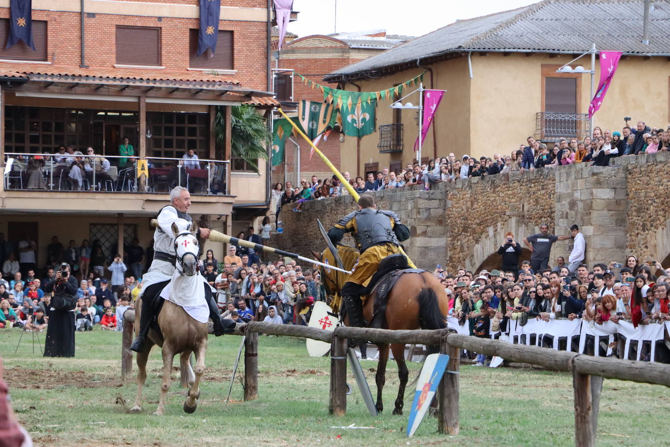 Las Justas Medievales llenan de color Hospital de Órbigo