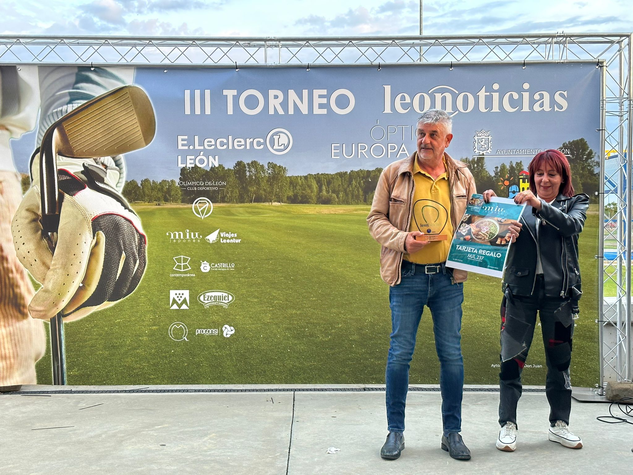 Los ganadores del III Torneo de Golf de leonoticias
