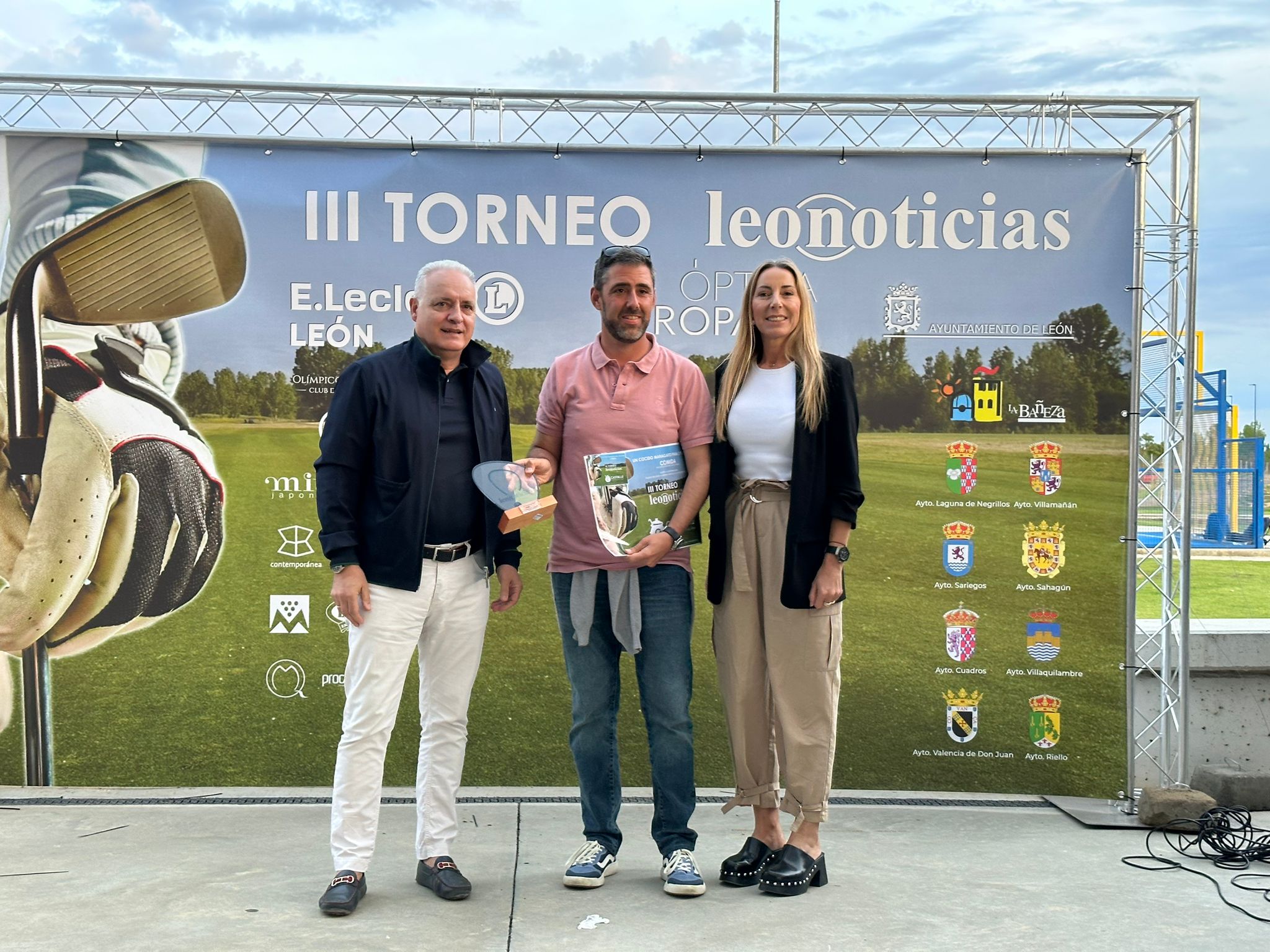 Los ganadores del III Torneo de Golf de leonoticias