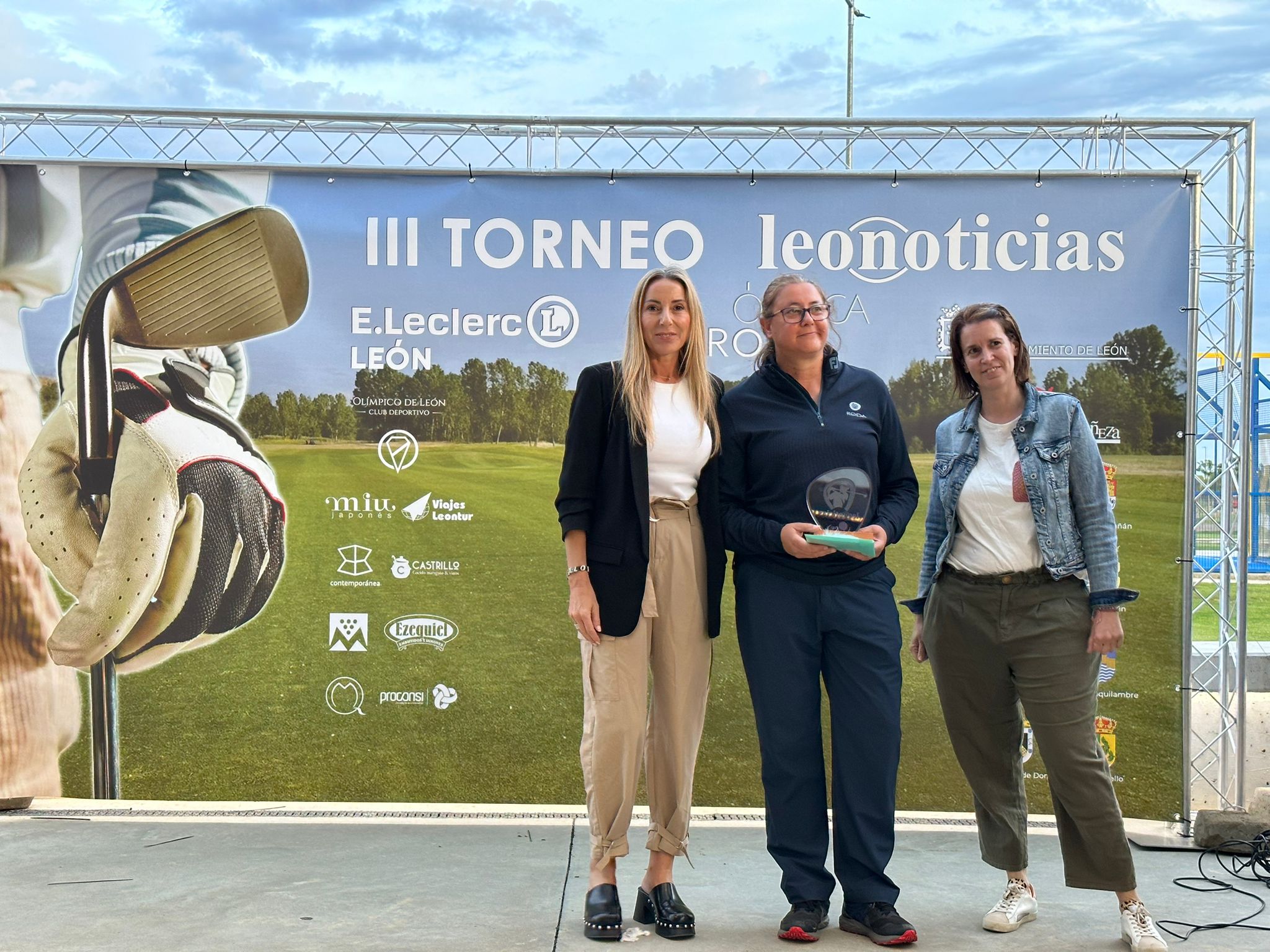 Los ganadores del III Torneo de Golf de leonoticias