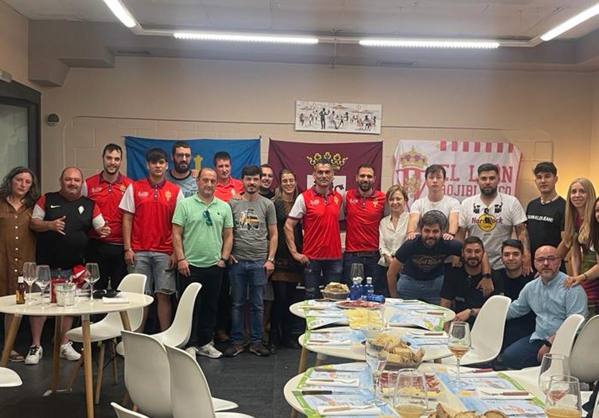 Acto de inauguración de la nueva sede de la Peña Sportiguista El León Rojiblanco.