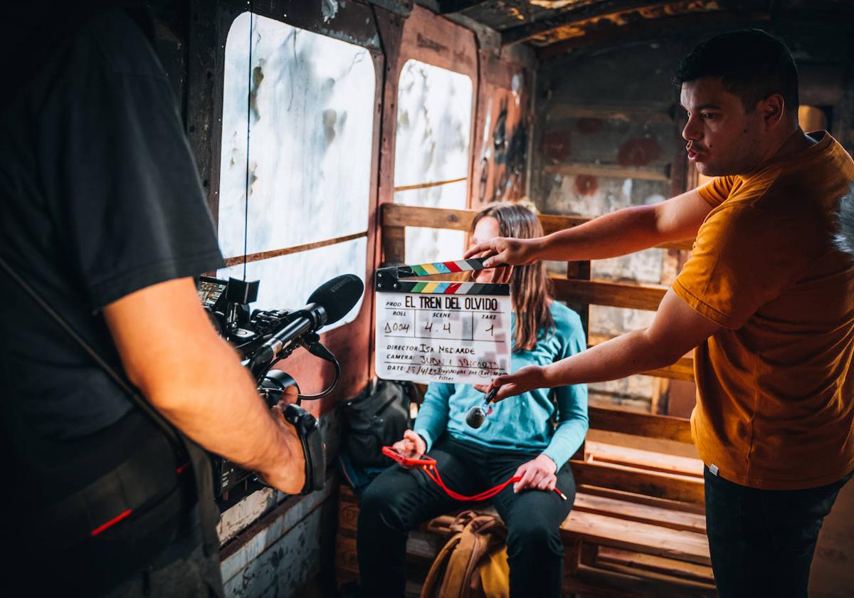 Los usuarios del tren de vía estrecha de León protagonizan el nuevo cortometraje de Isabel Medarde, 'El tren del olvido'