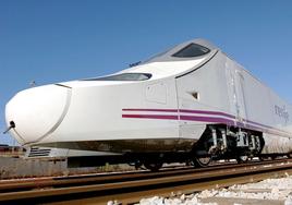 Imagen de un tren AVE, ahora con descuentos notables para los más jóvenes.
